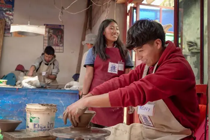 UNESCO Perú y Ministerio de Cultura desarrollan proyecto con jóvenes de Puno para promover su cerámica tradicional